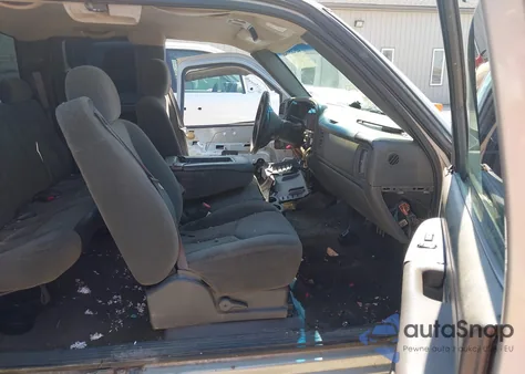 2004 Chevrolet Silverado 2500Hd Ls z USA, uszkodzony, nr VIN 1GCHK29U84E134486